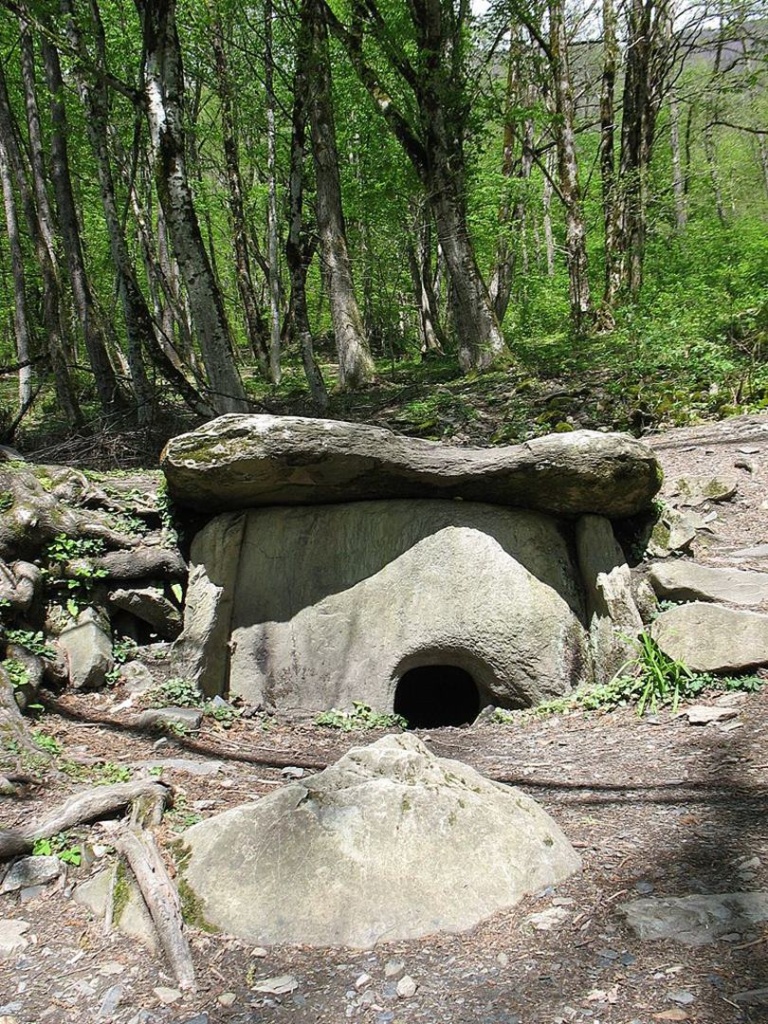 Дольмены Красной Поляны