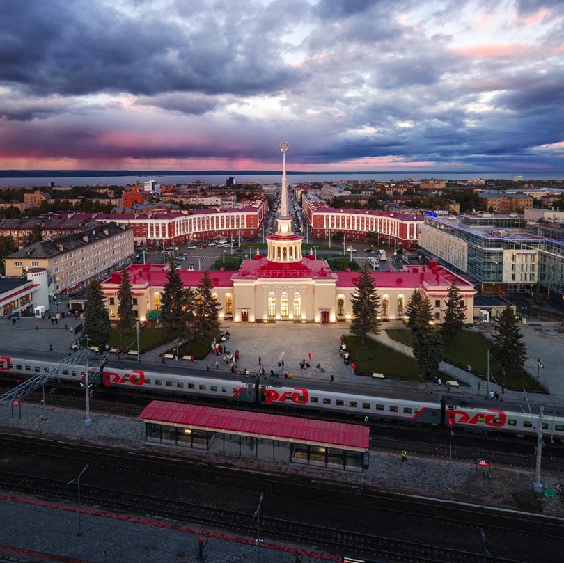 •	Здание железнодорожного вокзала