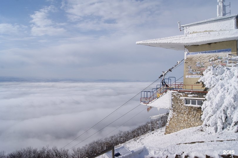 Канатная дорога в разное время года