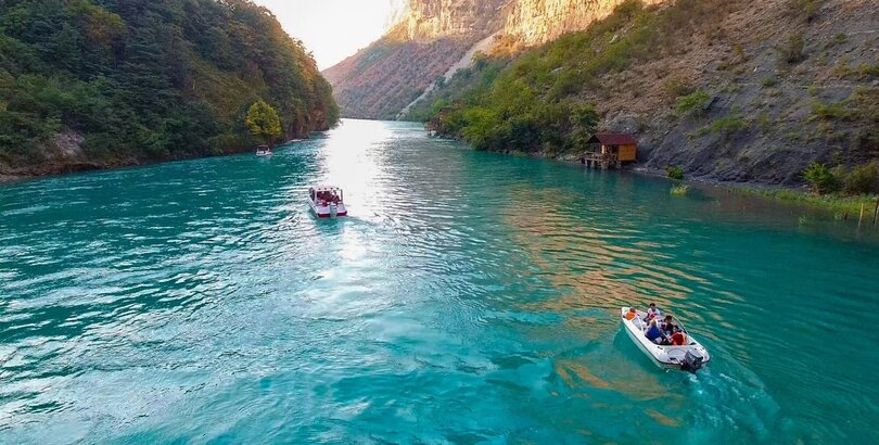 Посёлок Зубутли: прогулки на катере и водопады каньона